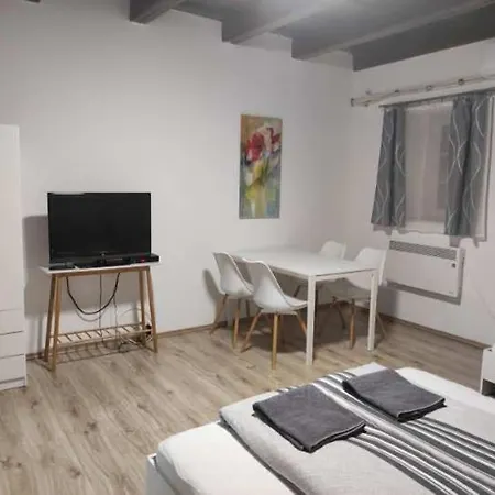 Rókafalvi Appartement Fertőd