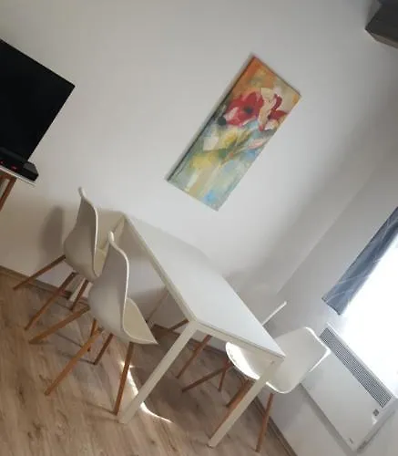 Rokafalvi Vendeghaz * Fertőd