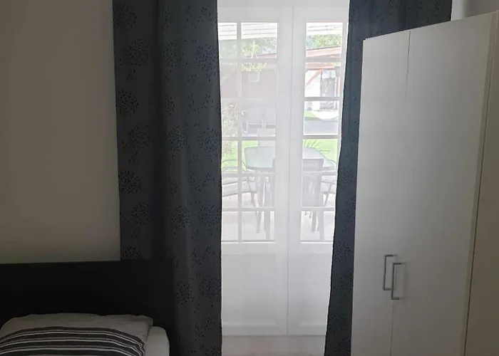 Rokafalvi Vendeghaz * Fertőd